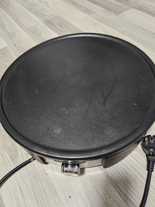 Aparat de clatite cu spatula intins si rasucit clatita