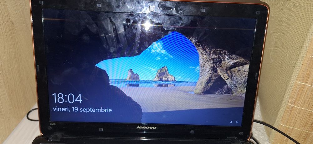 Laptop Lenovo ideapad y560