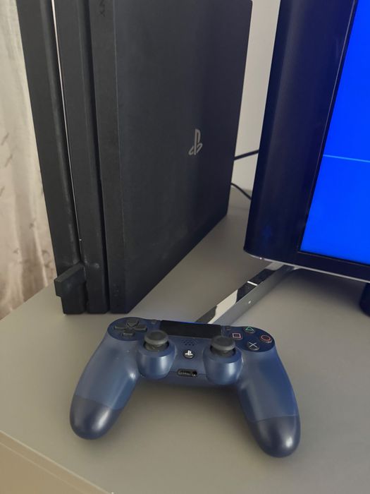 Playstation PS4 PRO cu 1 TB 2 controlere si set PS VR