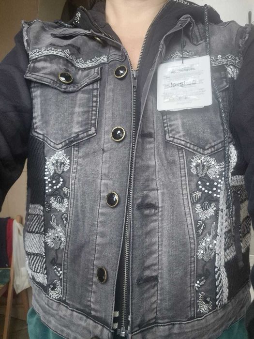 Geaca casual Desigual -blug gri cu hanorac negru