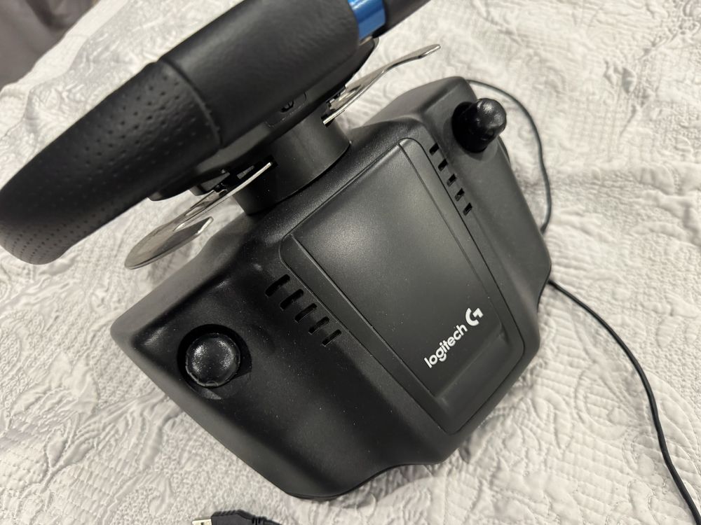 Продам игровой руль Logitech g29