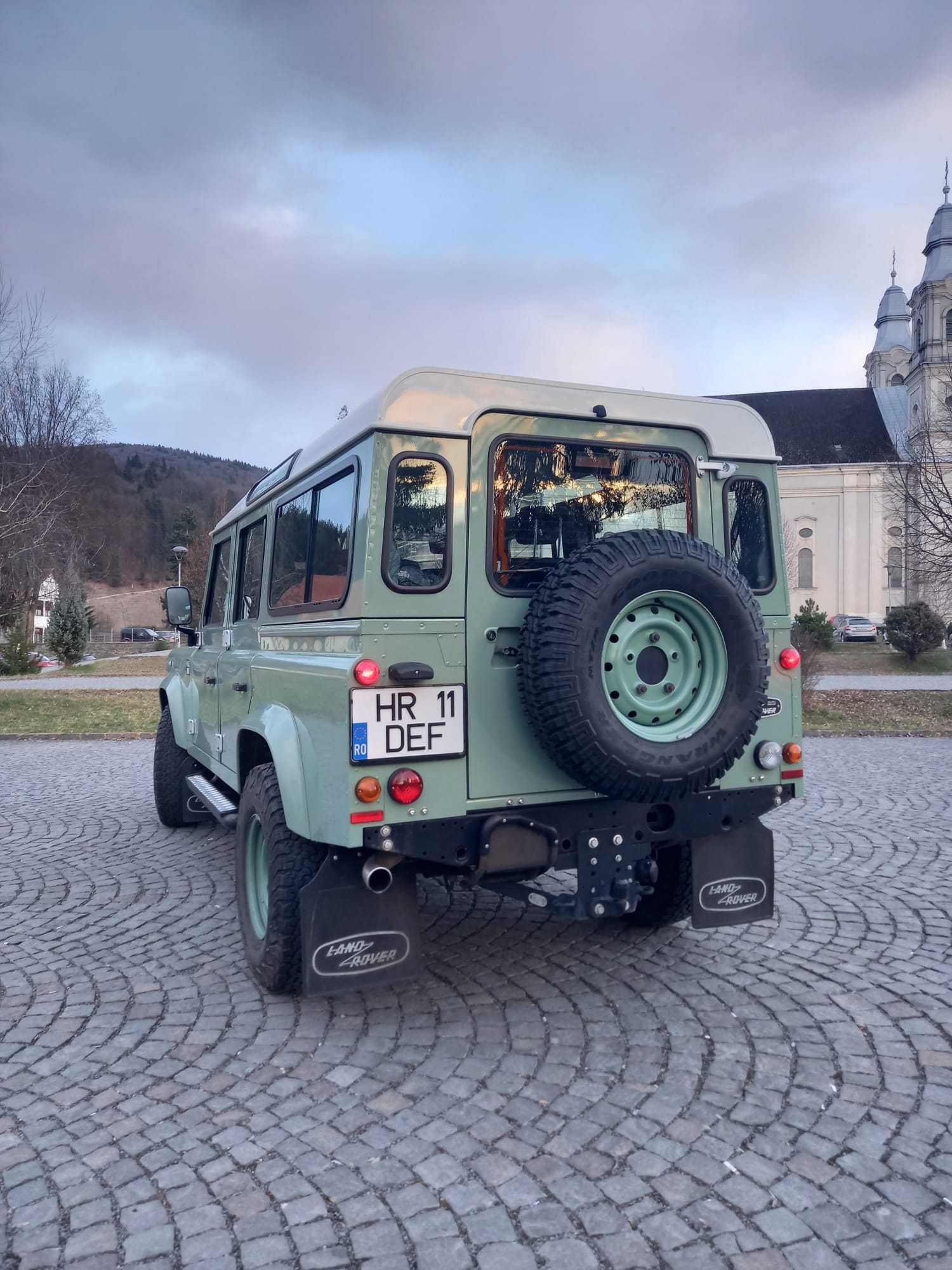 Land Rover Defender 110