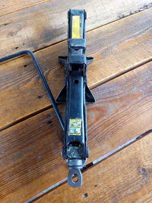 Домкрат ромбический с ручкой