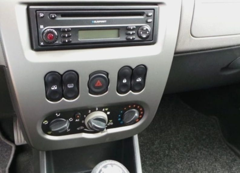 Dacia Sandero Laureate Model 2011 Motor 1,2 Benzină Mpi Clasic Climă