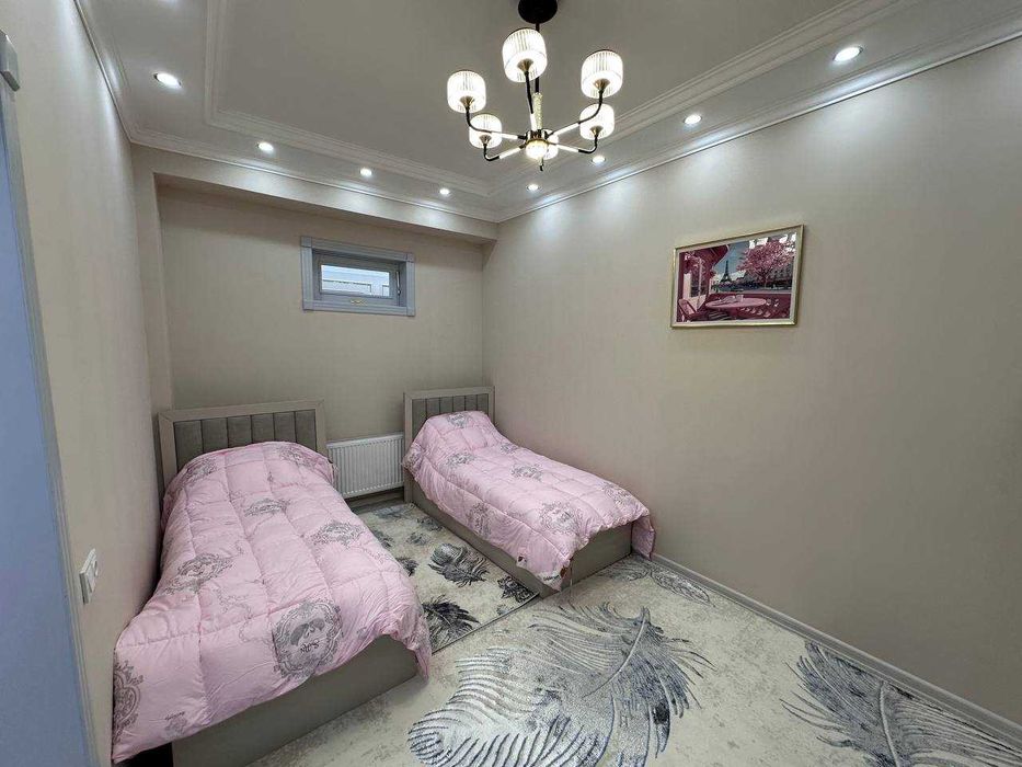 4х комнатная квартира на 3 этаже 1000кв/м,  в Самарканде