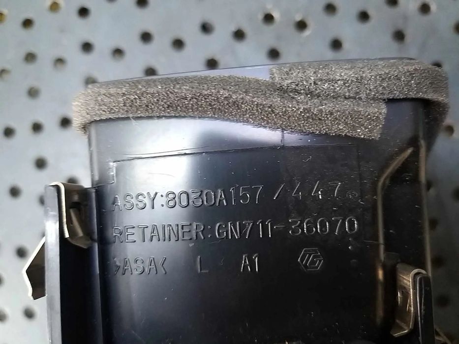 Grila ventilatie bord stanga mitsubishi asx 8030a157