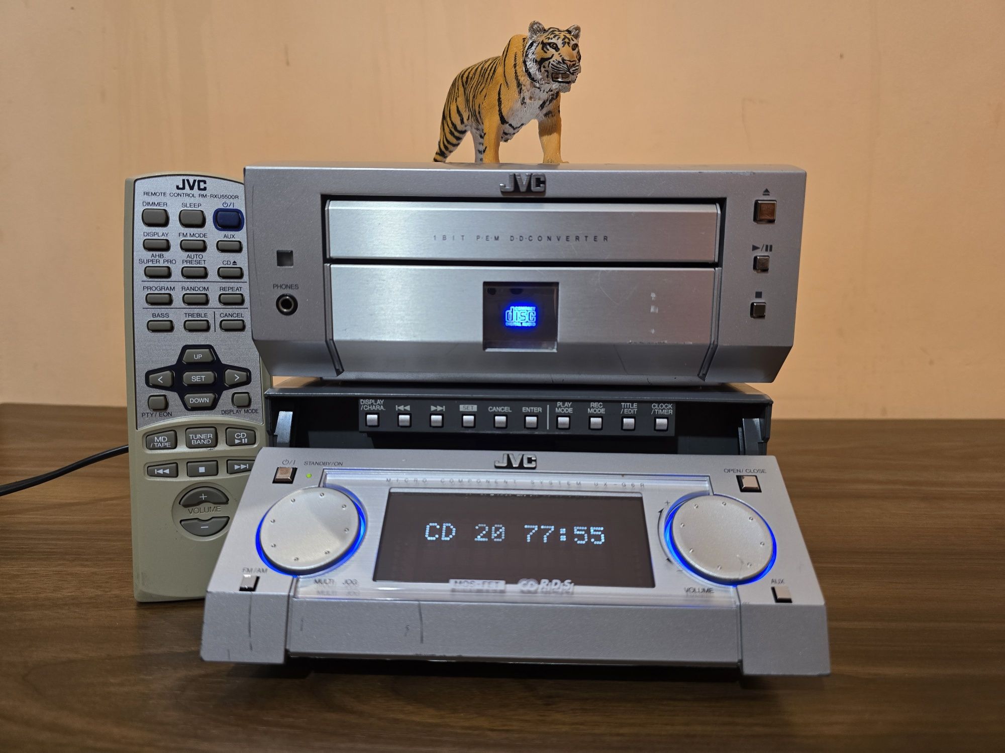 Jvc AX-UXG6. O piesă superbă. Stil și sunet fin by Jvc. Pret fix !