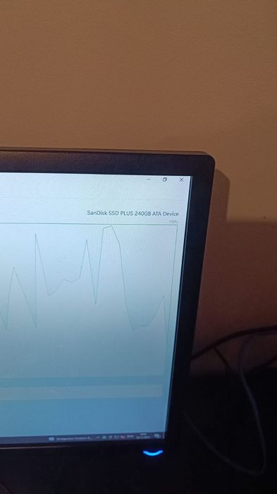 Vând PC low buget + monitor.
