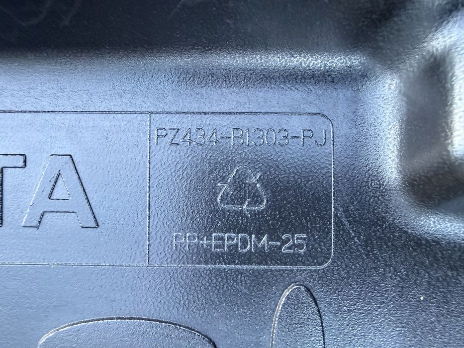 Оригинална гумена стелка за Toyota Yaris / Тойота Ярис