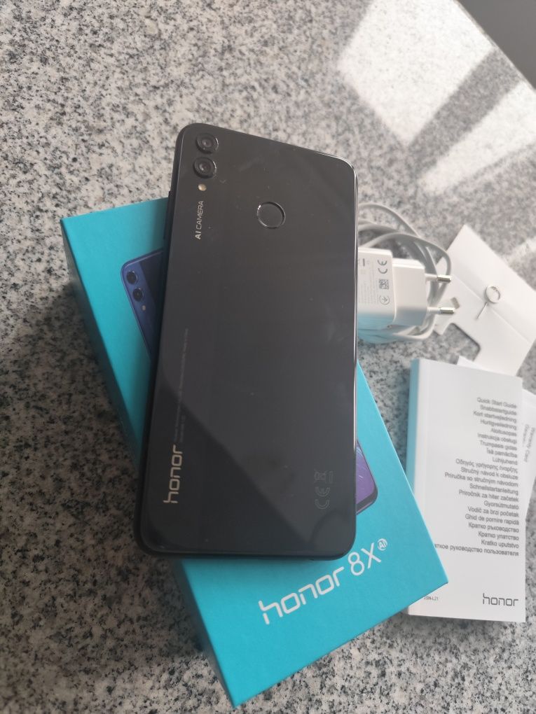 Смартфон Honor 8X черен