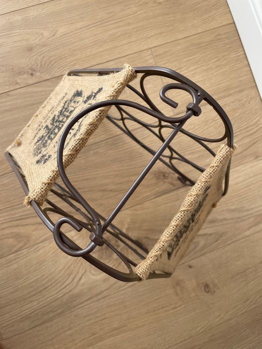 Suport metalic de 6 sticle de vin