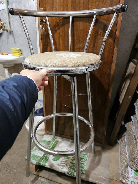 Въртящ се бар стол метален