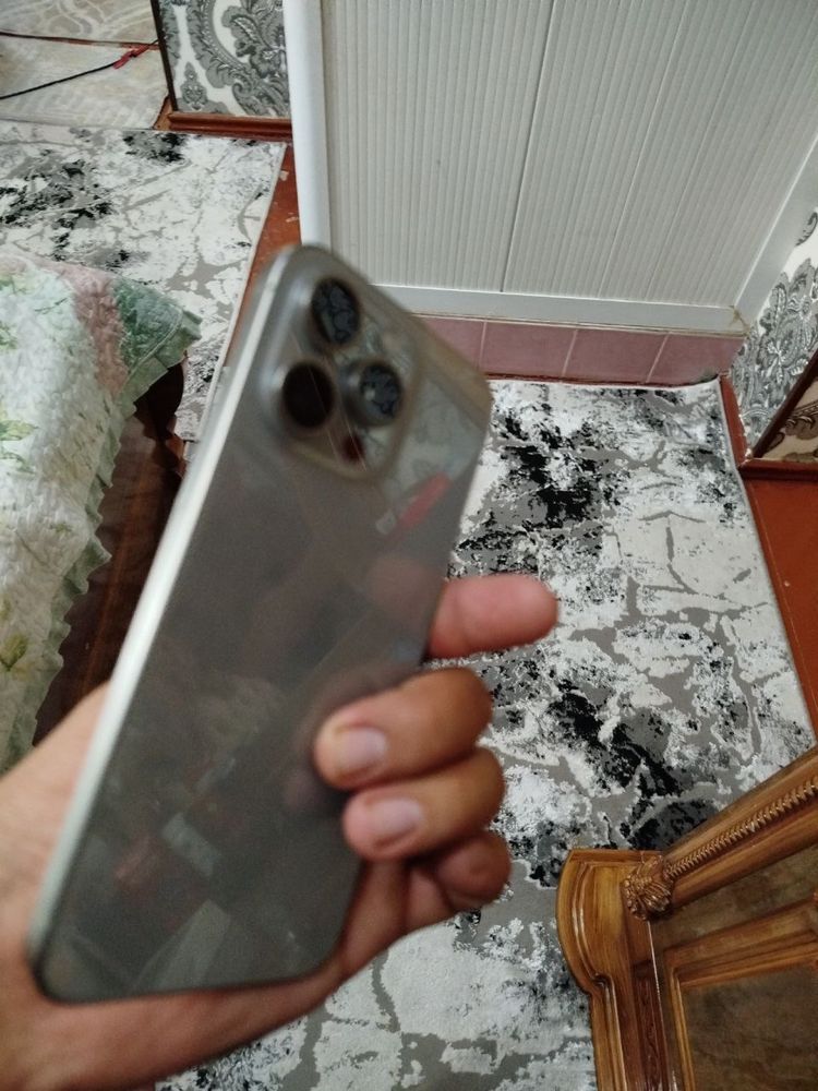 Iphone 15 pro max 256 ideal xolatda chizilgan qirilgan joyi yuq