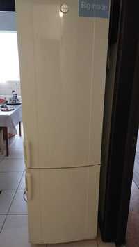 Холодильник двух компрессорный    Electrolux