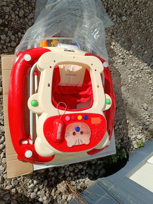 Premergător/centru de activități pentru bebeluși