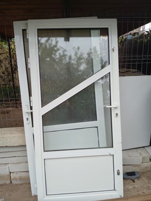 Vând ușă profil de aluminiu