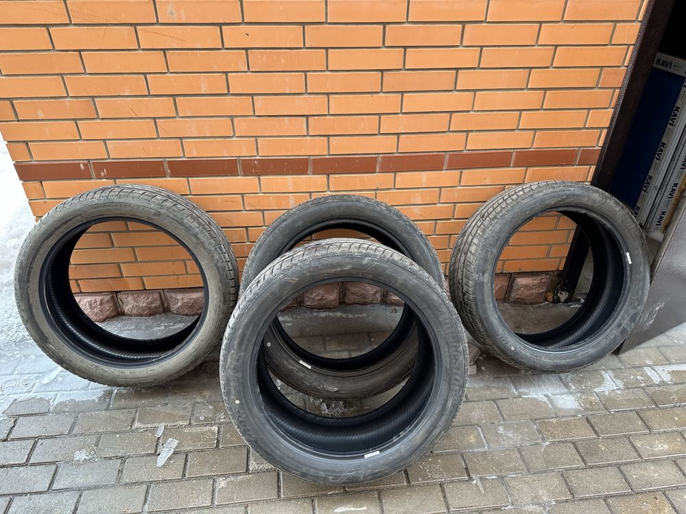 Bridgestone Alenza 001 перед 245/45/20RF, зад 275/40/20RF.