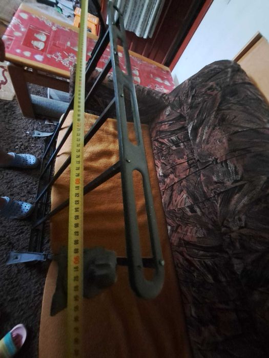 Portbagaj auto de plafon, pe barele transversale longitudinale