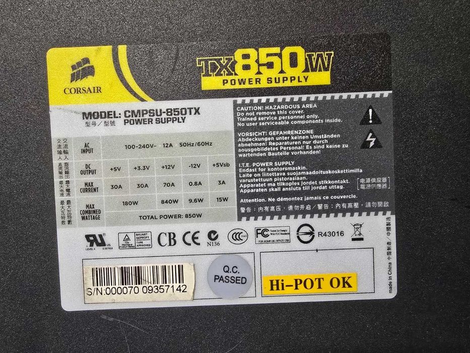 Sursa PC Corsair 850W CMPSU-850TX 4x PCI-E 8 pin Certificare 80+ 120mm