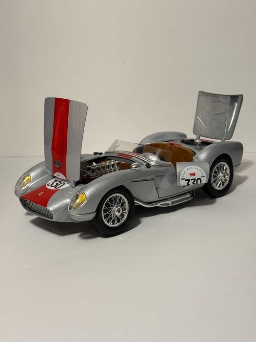 Ferrari 250 Testa Rossa (1957) Bburago 1/18