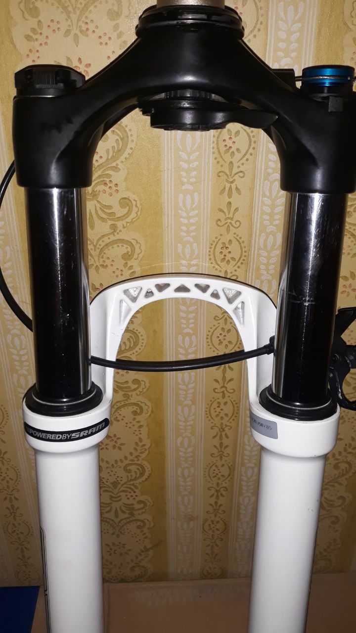 Продам вело вилку ROCK SHOX XC 30 TK (26)