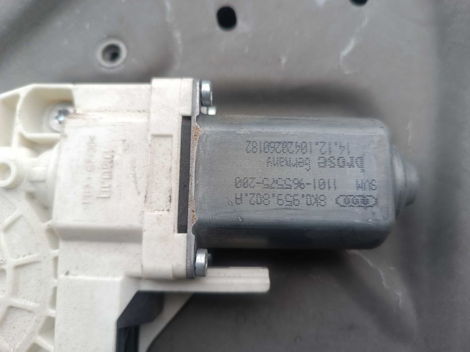 Механизъм дясно стъкло за Шкода Суперб / Superb 3T0837403B