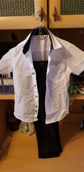 Продам рубашка брюки. 0- 1 класс