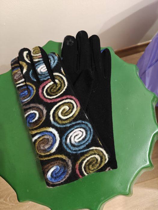Цветни ръкавици чисто нови