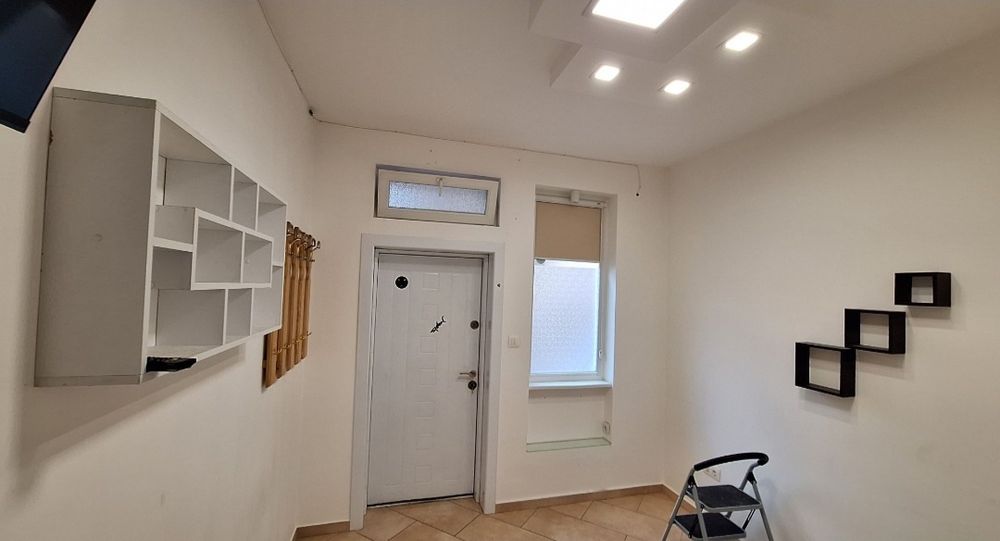 Самостоятелно студио Център в близост до хотел Рамада, метро