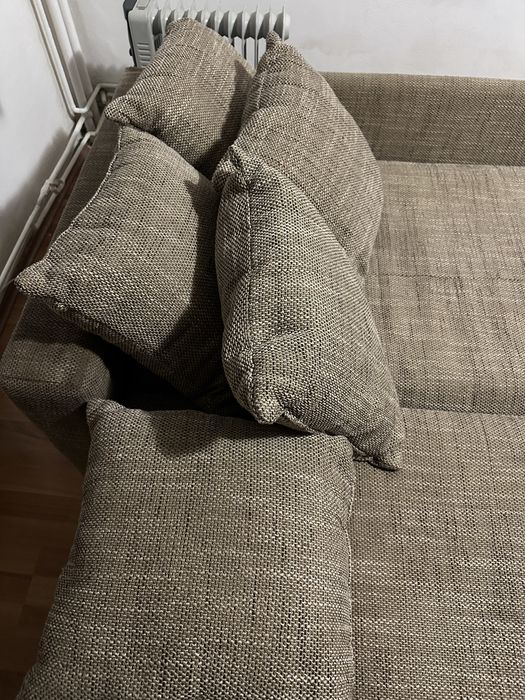 Ocazie! Canapea extensibila 2.20m pe 1.60m in stare buna+5 perne