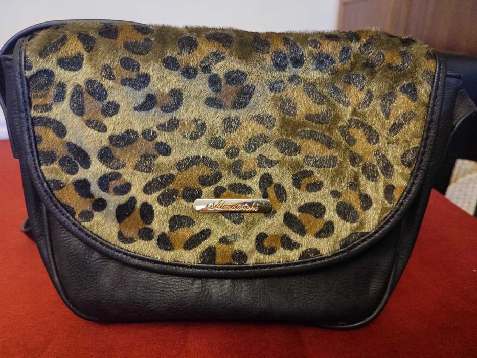 Чанта през рамо.Носена,но в добро състояние