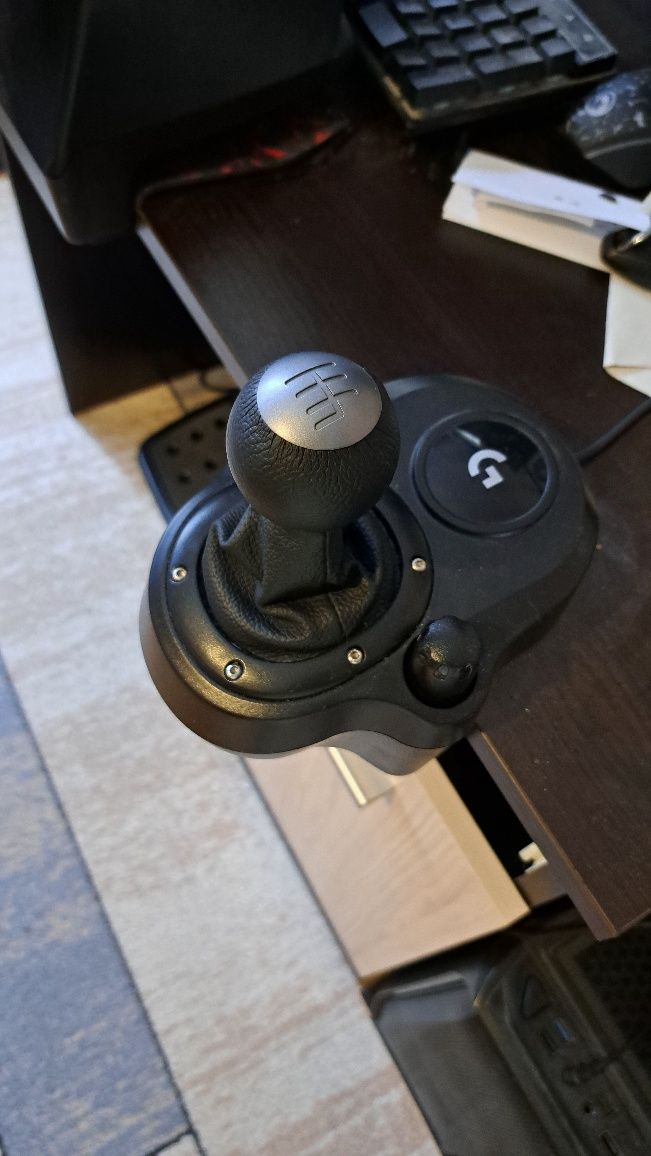 Logitech g29 перфектно състояние!