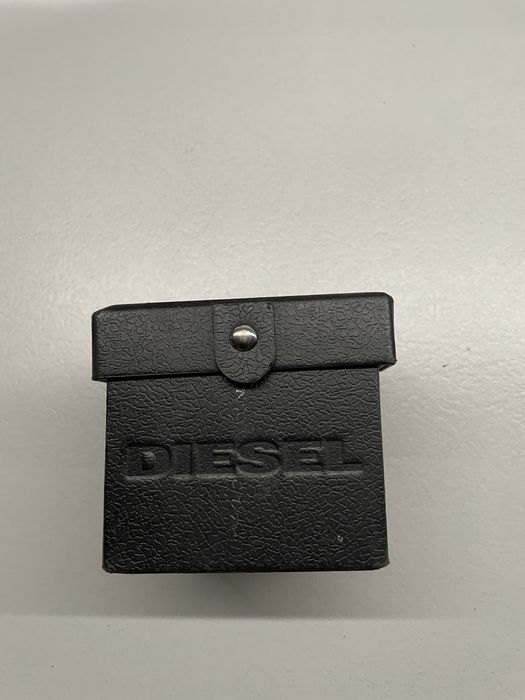 Vand schimb ceas Diesel