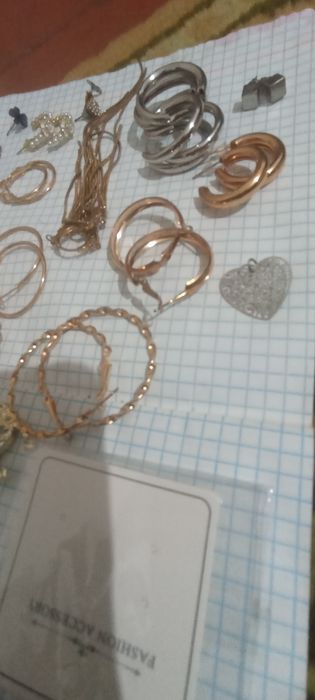 Бижутерия серьги и пару кулонов цена за все