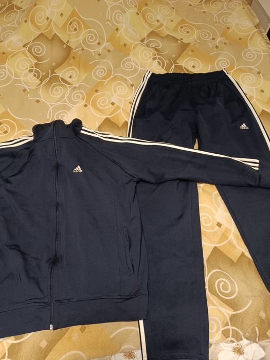 Продавам екип адидас