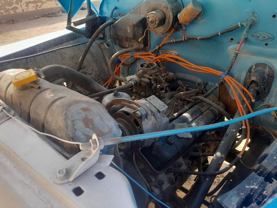 Бензавоз автомобил