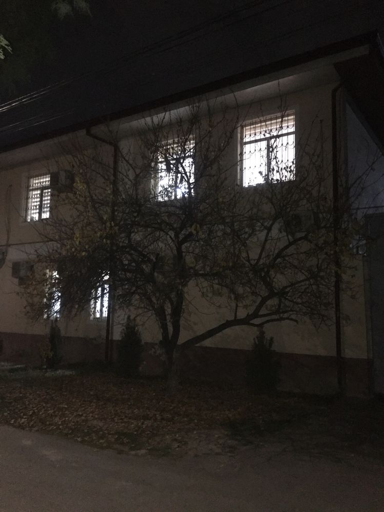 Участок 8 соток дом из жжённого кирпича , отдельно летняя кухня ,.