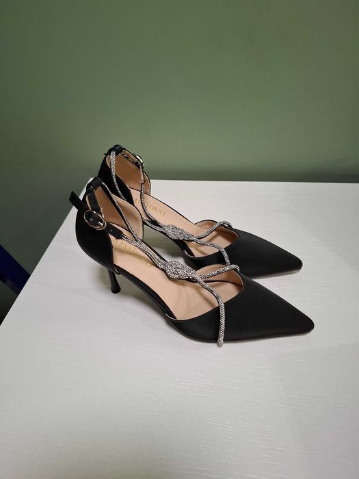 Продам туфли и босоножки женские 35 размер