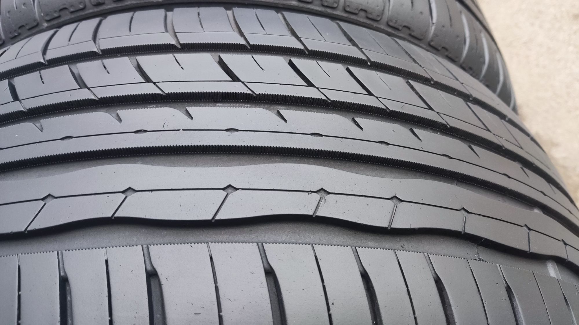 2бр. летни гуми 215/50/17 RoadX, дот23
dot23
7+mm
Добро състояние на г