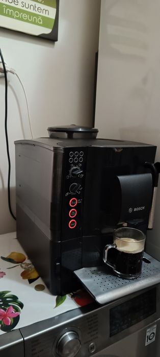 Vând aparat cafea boabe și măcinată Bosch