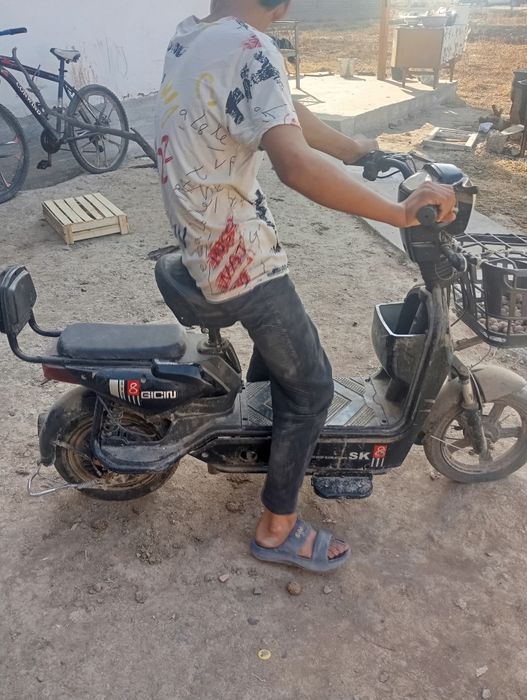 Скутер сотилади янги