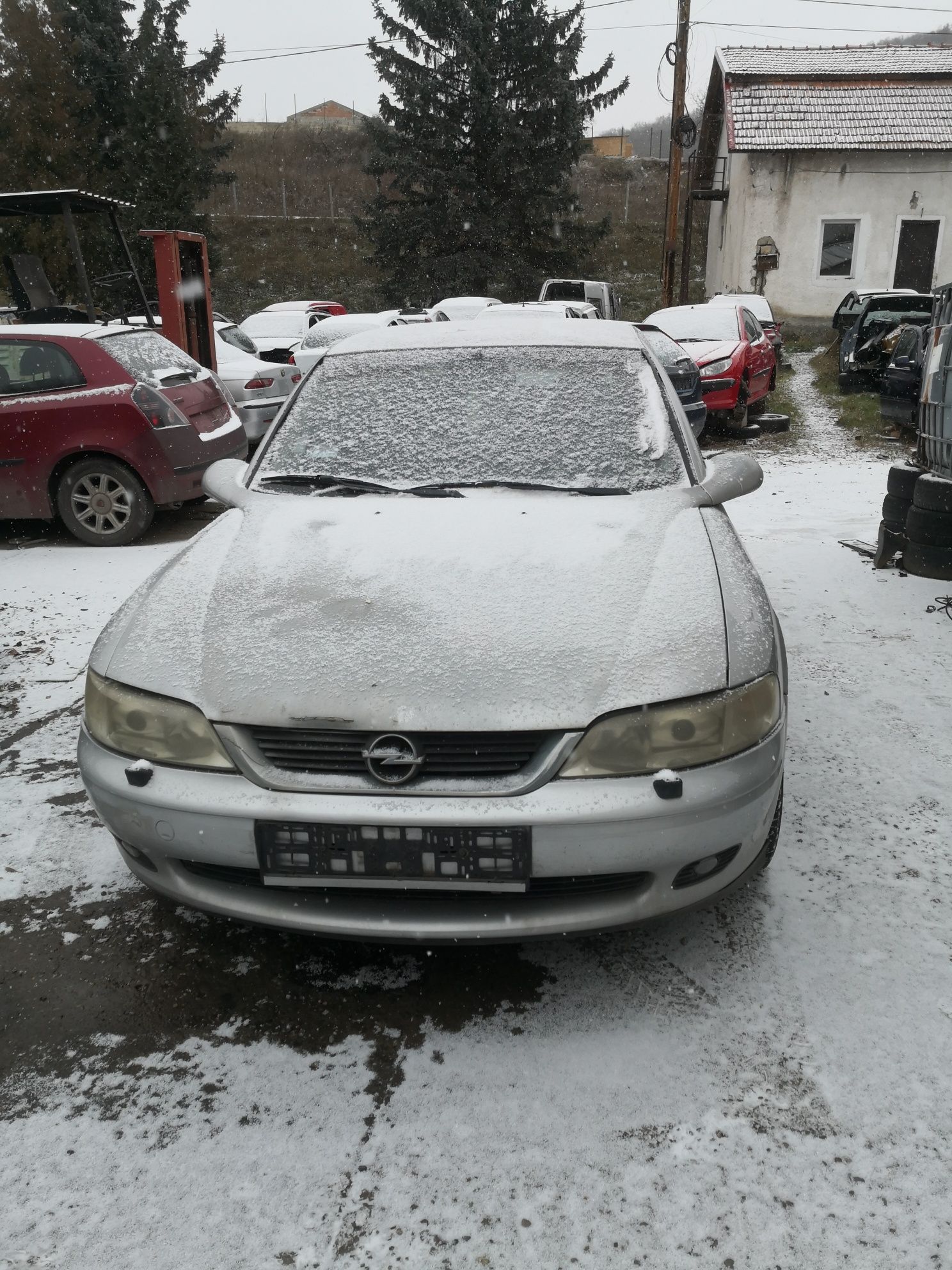 Dezmembrez Opel Vectra B 1.6 benzina