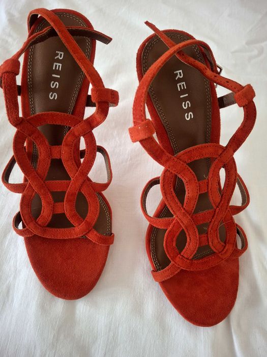 Ефектни дамски сандали марка Reiss.