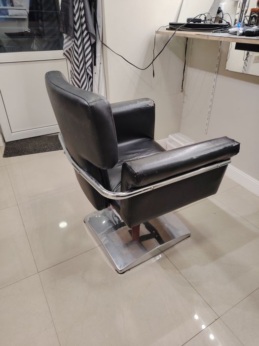 Scaun cosmetic și coafor