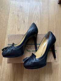 Продам женские черные кожаные туфли