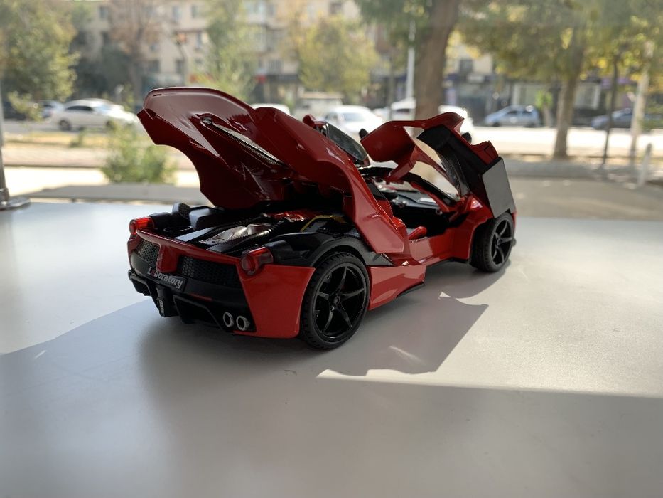 Modelka LaFerrari