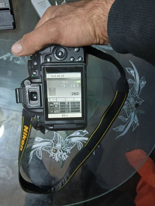 Vind aparat foto Nikonistas  3000 lei