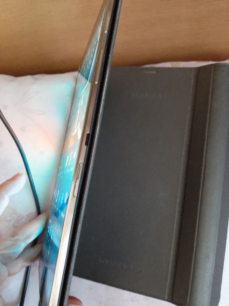 Tablet САМСУНГ SM T700 с облекло, 8,4"