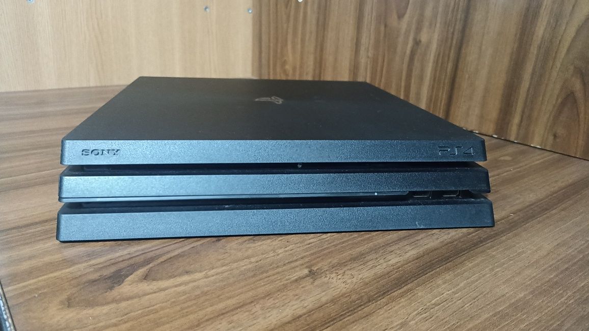 PlayStation 4 Pro cu ssd+4 jocuri