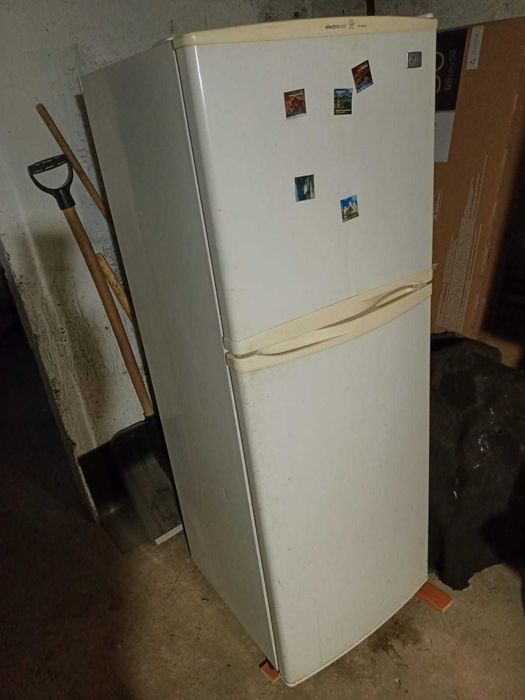 Продам современный , рабочий  холодильник в хорошем состоянии .